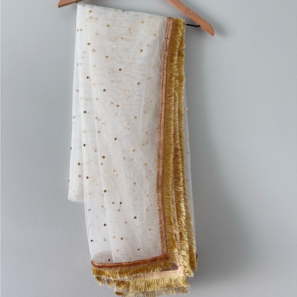Elegant White and Gold Dupatta